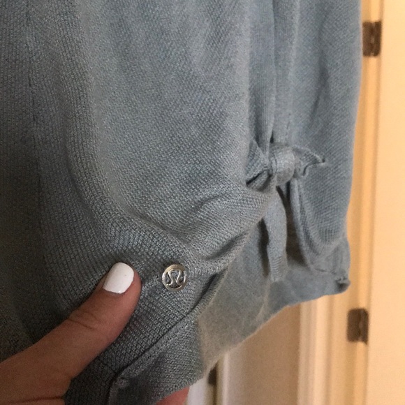 LuluLemon Workout Top - Picture 3 of 4